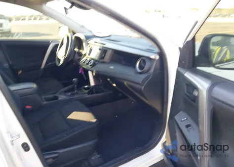 2017 Toyota Rav4 Le z USA, uszkodzony, nr VIN JTMZFREV5HJ107095